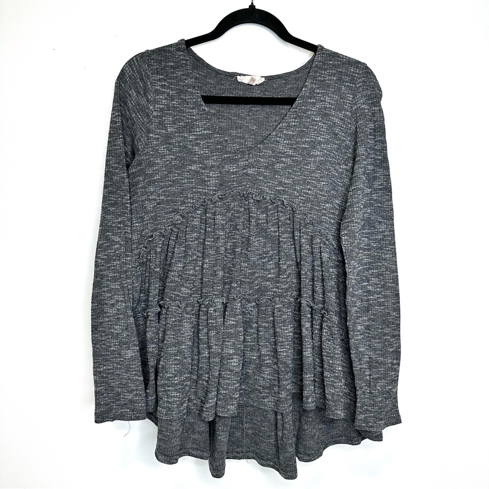 Altar’d State Gray Rib Tiered Ruffle Long Sleeve Tee Hi Low Hem Size Small